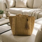 Bolsa Tote com Detalhes em Franjas e Tassel